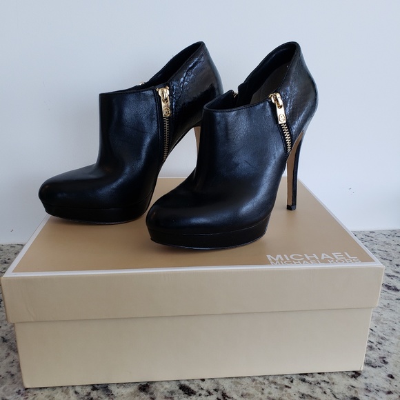 Michael Kors Black Leather Booties size 7 - Picture 5 of 5